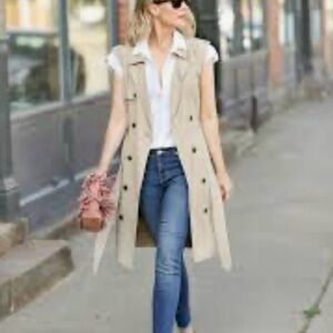 Banana Republic Light Tan sleeveless Trench Coat